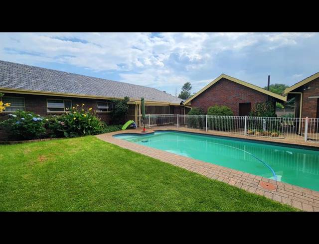 4 BEDROOM HOUSE FOR SALE IN BRACKENHURST